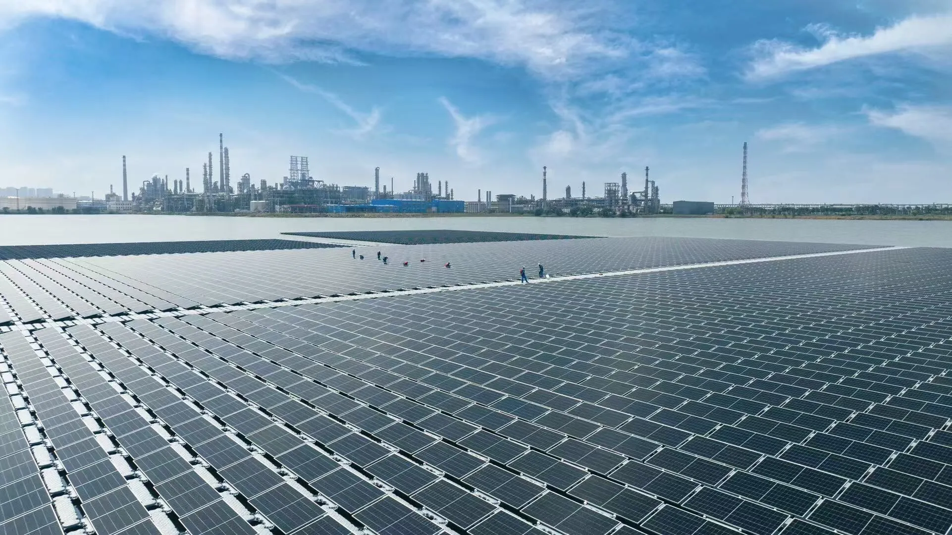 Sinopec Launches China's First Floating Offshore PV Project, Advancing Green Energy Innovation